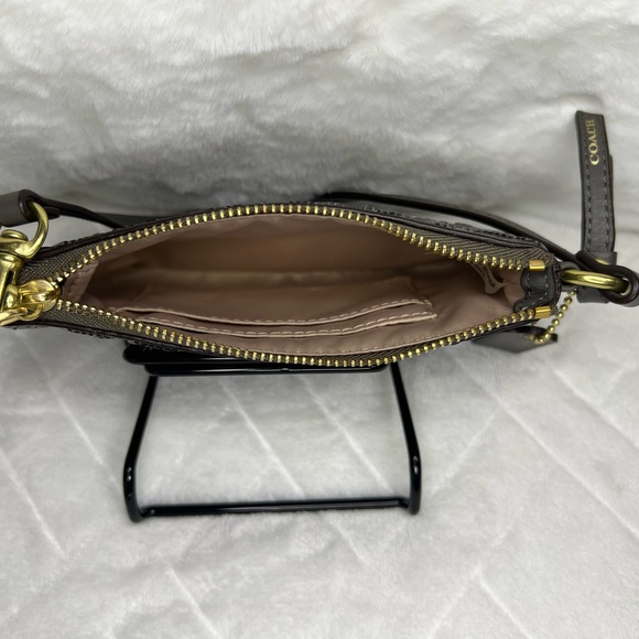 COACH POPPY SIGNATURE C SEQUIN SILVER/BURGUNDY WRISTLET NWOT - Picture 8 of 9